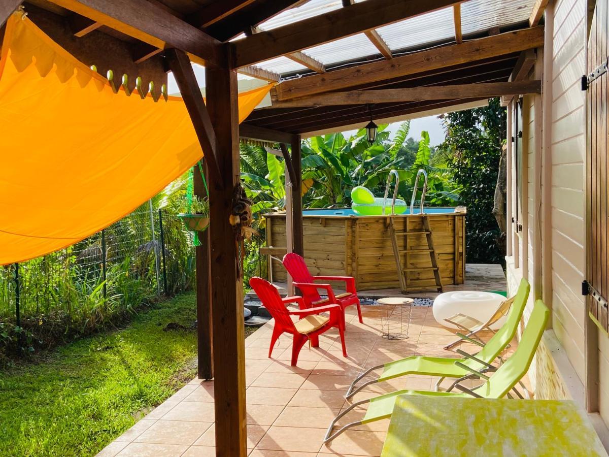 Magnifique Lodge en bois avec piscine et jardin de 800 m2 Le Lamentin Extérieur photo